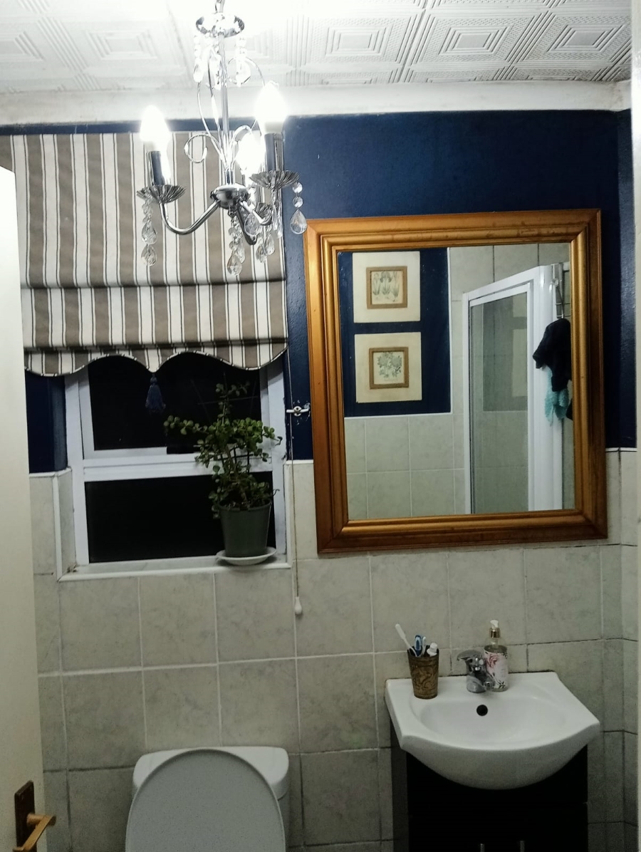 2 Bedroom Property for Sale in Whispering Pines Western Cape